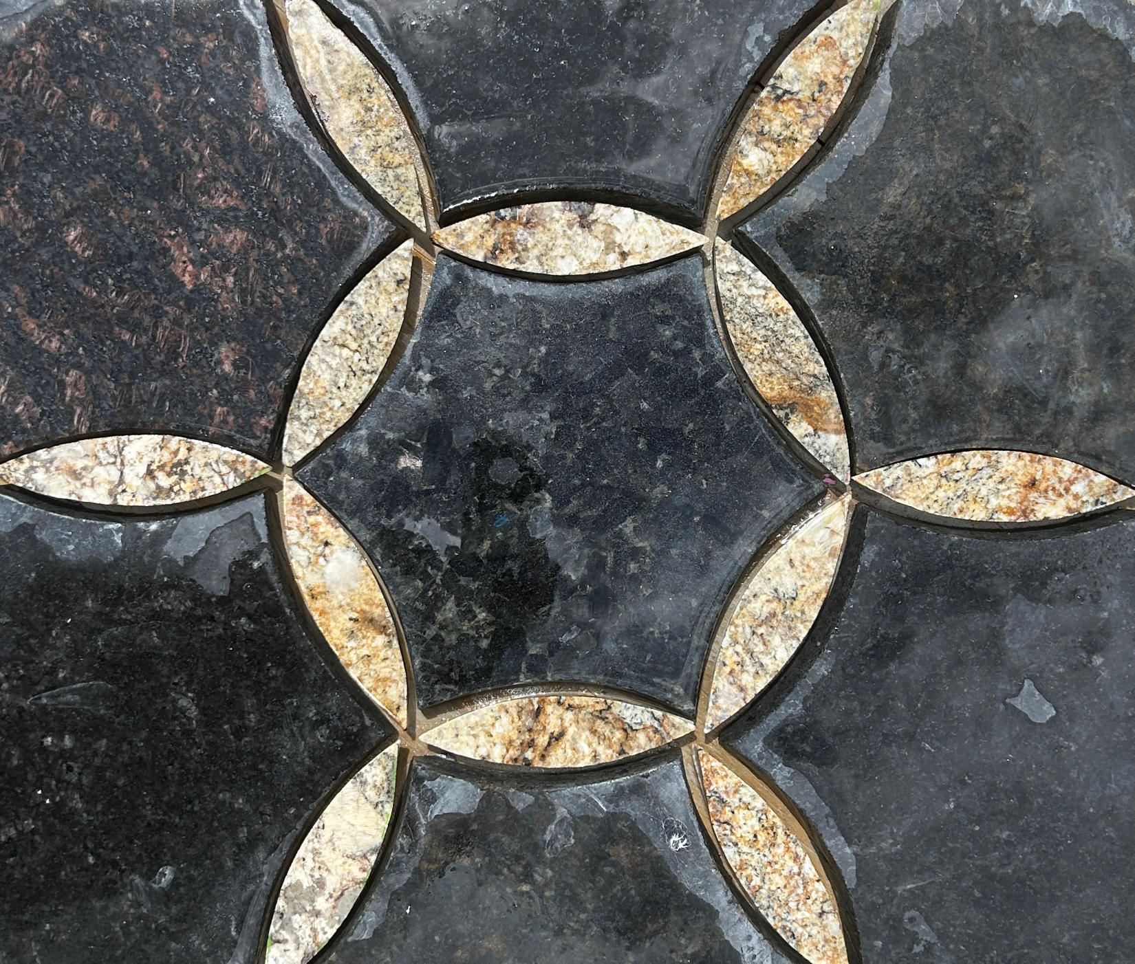 Flower geometry stone inlay